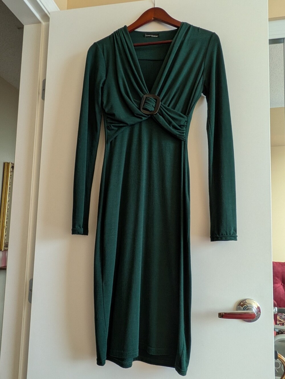 Lovely Deep Green Long-Sleeve V-Neck Dress with Buckle Detail